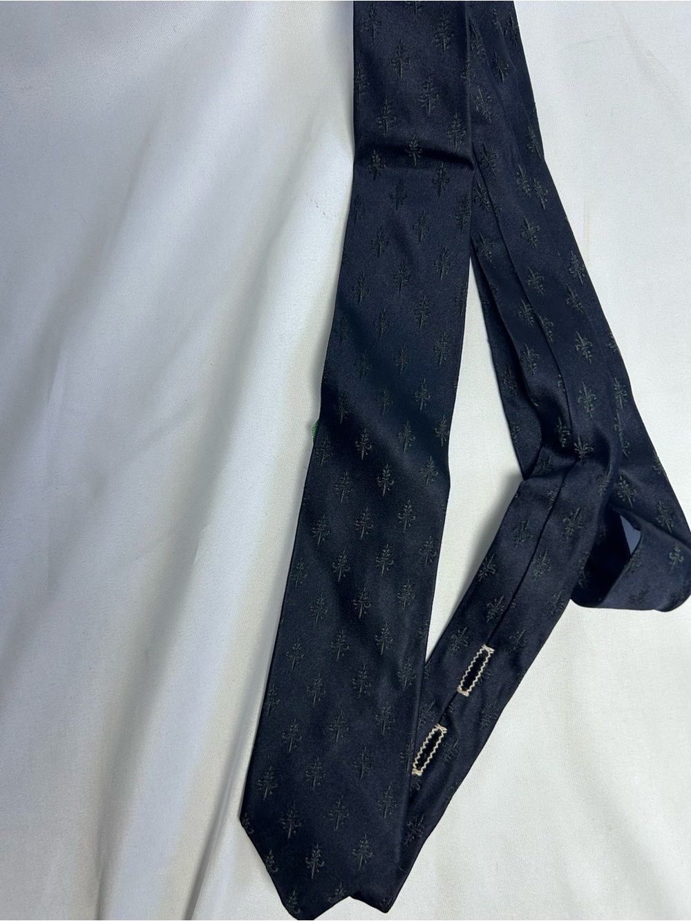 Classic Navy Silk Tie with Subtle Pattern